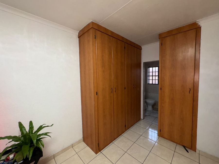 2 Bedroom Property for Sale in Oos Einde North West